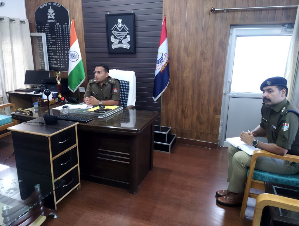 त्यौहारी सीजन में चमोली पुलिस अलर्ट मोड पर, सुरक्षा और कानून व्यवस्था सुदृढ़ करने के निर्देश