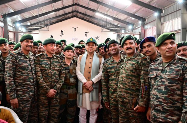 uttarakhand-news-cm celebrates diwali with soldiers