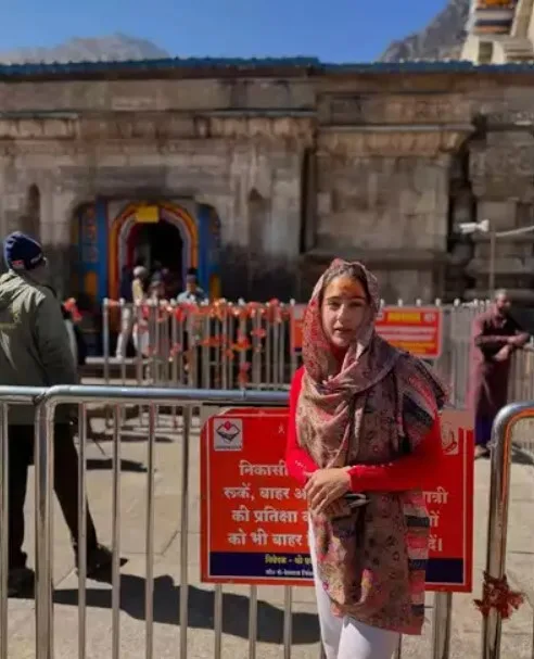 सारा अली खान दिवाली से पहले पहुंचीं केदारनाथ