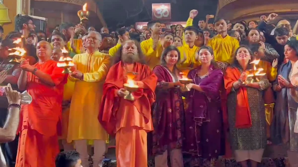 सचिन तेंदुलकर की पत्नी और बेटी का उत्तराखंड दौरा: सारा ने ऋषिकेश और मसूरी में बिताए खास पल 3 सचिन तेंदुलकर की पत्नी और बेटी का उत्तराखंड दौरा: सारा ने ऋषिकेश और मसूरी में बिताए खास पल