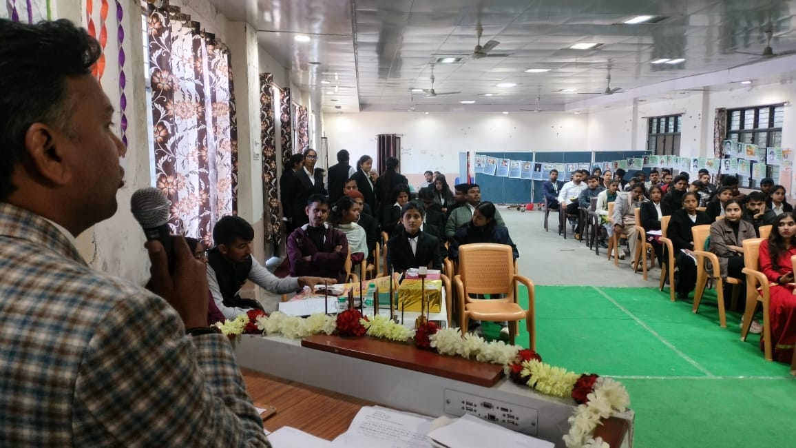 Uttarakhand News: गढ़वाल विश्वविद्यालय के बीजीआर परिसर में संविधान दिवस पर कार्यक्रम, मौलिक अधिकारों के साथ कर्तव्यों का पालन भी जरूरी 2 गढ़वाल विश्वविद्यालय के बीजीआर परिसर