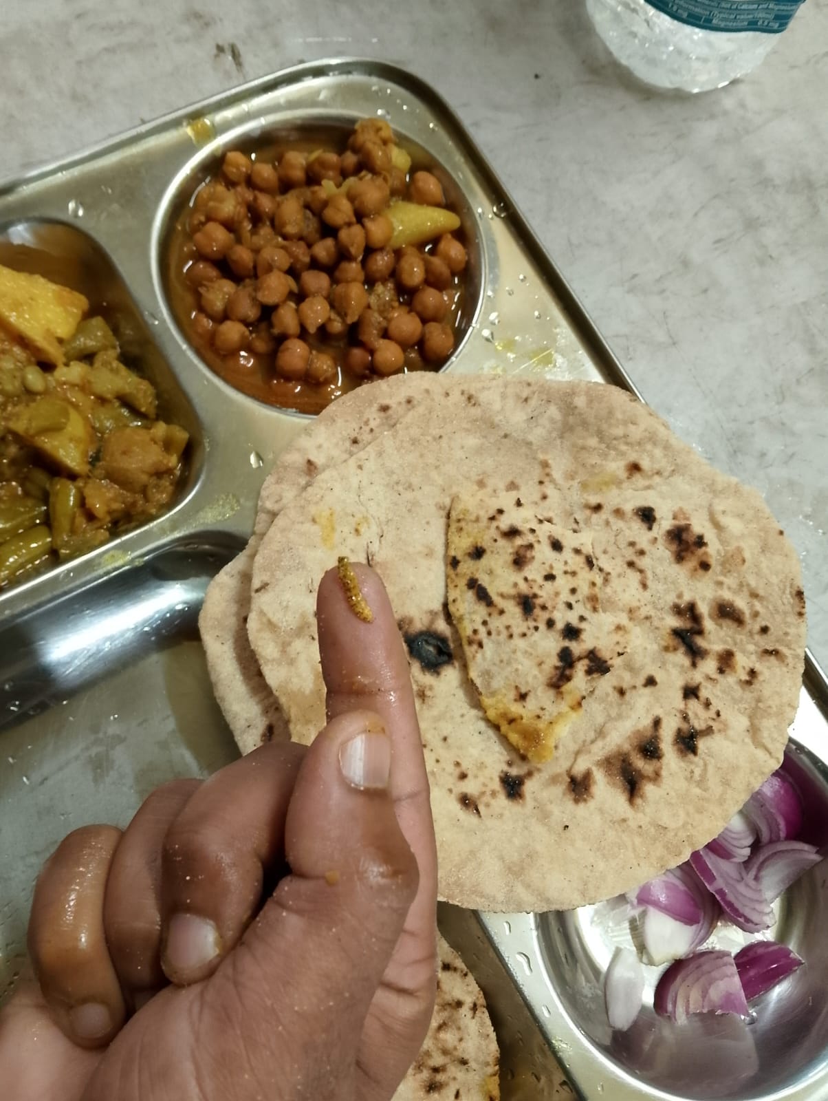 गढ़वाल विश्वविद्यालय: बीजीआर पौड़ी परिसर के छात्रावास में भोजन को लेकर छात्रों में नाराजगी 4 गढ़वाल विश्वविद्यालय: बीजीआर पौड़ी परिसर के छात्रावास में भोजन को लेकर छात्रों में नाराजगी