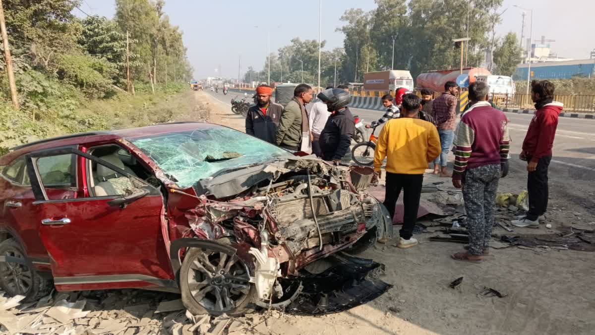 Uttarakhand News: हल्द्वानी लालकुआं में भीषण सड़क हादसा, ट्रक से टकराई कार, दो लोगों की मौत 2 Uttarakhand News: हल्द्वानी लालकुआं में भीषण सड़क हादसा, ट्रक से टकराई कार, दो लोगों की मौत
