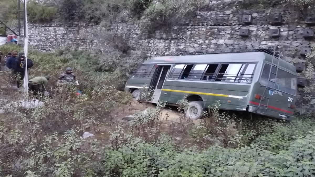 Uttarakhand News: ऋषिकेश-बदरीनाथ नेशनल हाईवे पर सेना का वाहन दुर्घटनाग्रस्त 2 Uttarakhand News: ऋषिकेश-बदरीनाथ नेशनल हाईवे पर सेना का वाहन दुर्घटनाग्रस्त