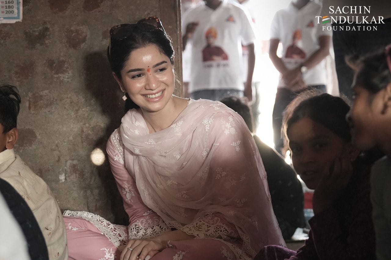 लंदन से लौटकर सारा तेंदुलकरने संभाली नई जिम्मेदारी, सचिन ने दी बधाई 2 लंदन से लौटकर सारा ने संभाली नई जिम्मेदारी, सचिन ने दी बधाई