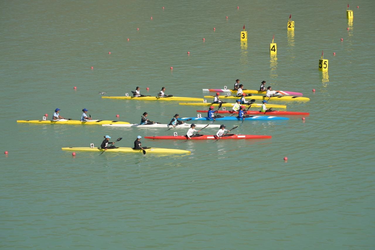 35वीं राष्ट्रीय कैनो-स्प्रिंट चैंपियनशिप 2024: तीसरे दिन एसएससीबी का दबदबा, टिहरी झील में खिलाड़ियों का शानदार प्रदर्शन 3 35वीं राष्ट्रीय कैनो-स्प्रिंट चैंपियनशिप 2024