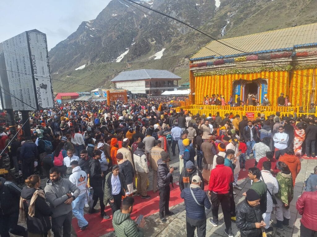 Kedarnath Dham Doors Opened 2025: खुल गए केदारनाथ धाम के कपाट, पीएम मोदी के नाम से हुई पहली पूजा, धाम सजा 108 क्विंटल फूलों से 1 Kedarnath Dham Doors Opened 2025: खुल गए केदारनाथ धाम के कपाट, पीएम मोदी के नाम से हुई पहली पूजा, धाम सजा 108 क्विंटल फूलों से