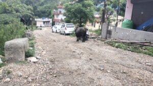 रुद्रप्रयाग मुख्यालय से 500 मीटर की दूरी, मगर विकास से मीलों दूर