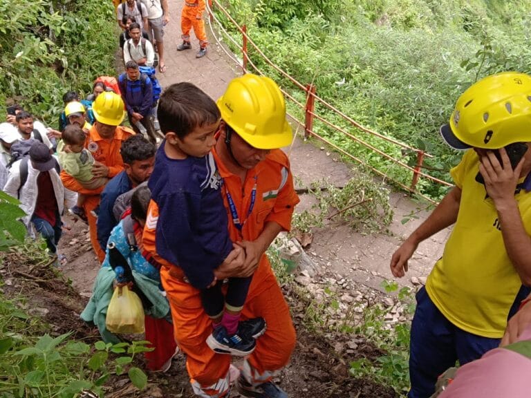kedarnath yatra 2025 route divert: केदारनाथ यात्रा 2025, तीर्थयात्रियों की सुरक्षा के लिए नया अस्थायी मार्ग