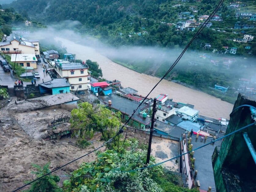 चमोली: आधी रात में आया जलजला, दबे कई घर और दुकान, दो लोगों के लापता होने की सूचना