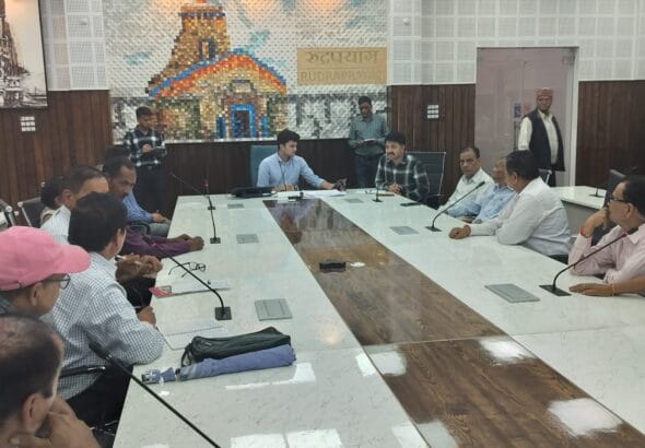 स्वतंत्रता संग्राम सेनानी परिवारों की शिकायतों पर जिलाधिकारी की बैठक, मौके पर 6 मामलों का समाधान