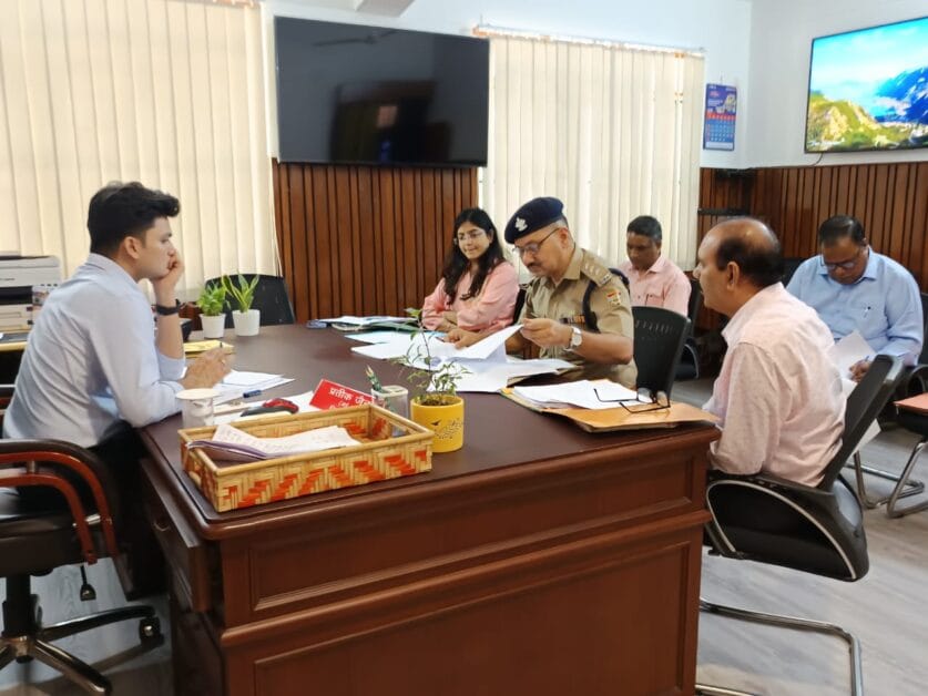 रुद्रप्रयाग में बर्ड फ्लू की रोकथाम पर जिला स्तरीय बैठक, सभी विभागों को सतर्क रहने के निर्देश 1 रुद्रप्रयाग में बर्ड फ्लू की रोकथाम पर जिला स्तरीय बैठक, सभी विभागों को सतर्क रहने के निर्देश