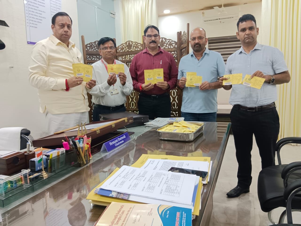 बीकेटीसी ने शुरू की नई पहल: अब स्पीड पोस्ट से घर-घर पहुँचेगा बदरी-केदार का प्रसाद 2 बीकेटीसी ने शुरू की नई पहल: अब स्पीड पोस्ट से घर-घर पहुँचेगा बदरी-केदार का प्रसाद