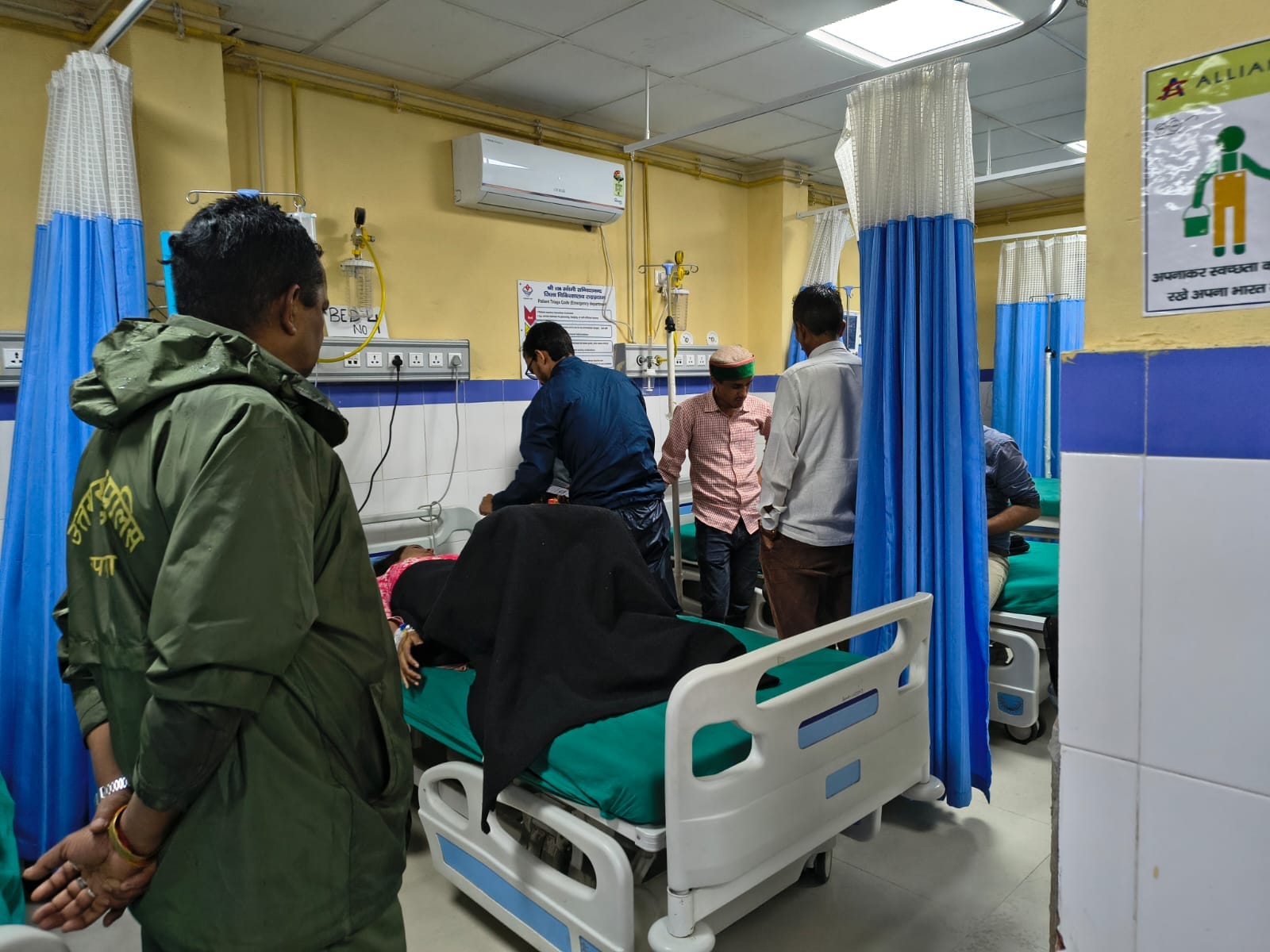 केदारनाथ यात्रा में दर्दनाक हादसा, बोलेरो पर गिरा बोल्डर – दो की मौत, नौ घायल 2 केदारनाथ यात्रा में दर्दनाक हादसा, बोलेरो पर गिरा बोल्डर – दो की मौत, नौ घायल