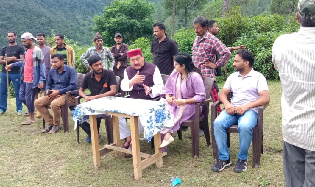 उछोला गांव में समस्याओं के समाधान हेतु स्थानीय विधायक एवं उपजिलाधिकारी ने लिया जायज़ा 1 उछोला गांव में समस्याओं के समाधान हेतु स्थानीय विधायक एवं उपजिलाधिकारी ने लिया जायज़ा