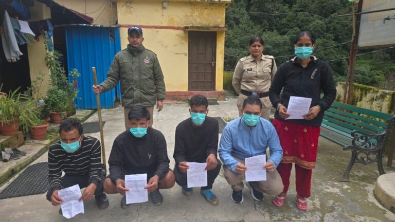 गौरीकुण्ड में आपसी विवाद करने वाले 5 नेपाली नागरिकों पर पुलिस की सख्त कार्रवाई, शांति भंग अधिनियम के तहत हुई चालानी कार्यवाही