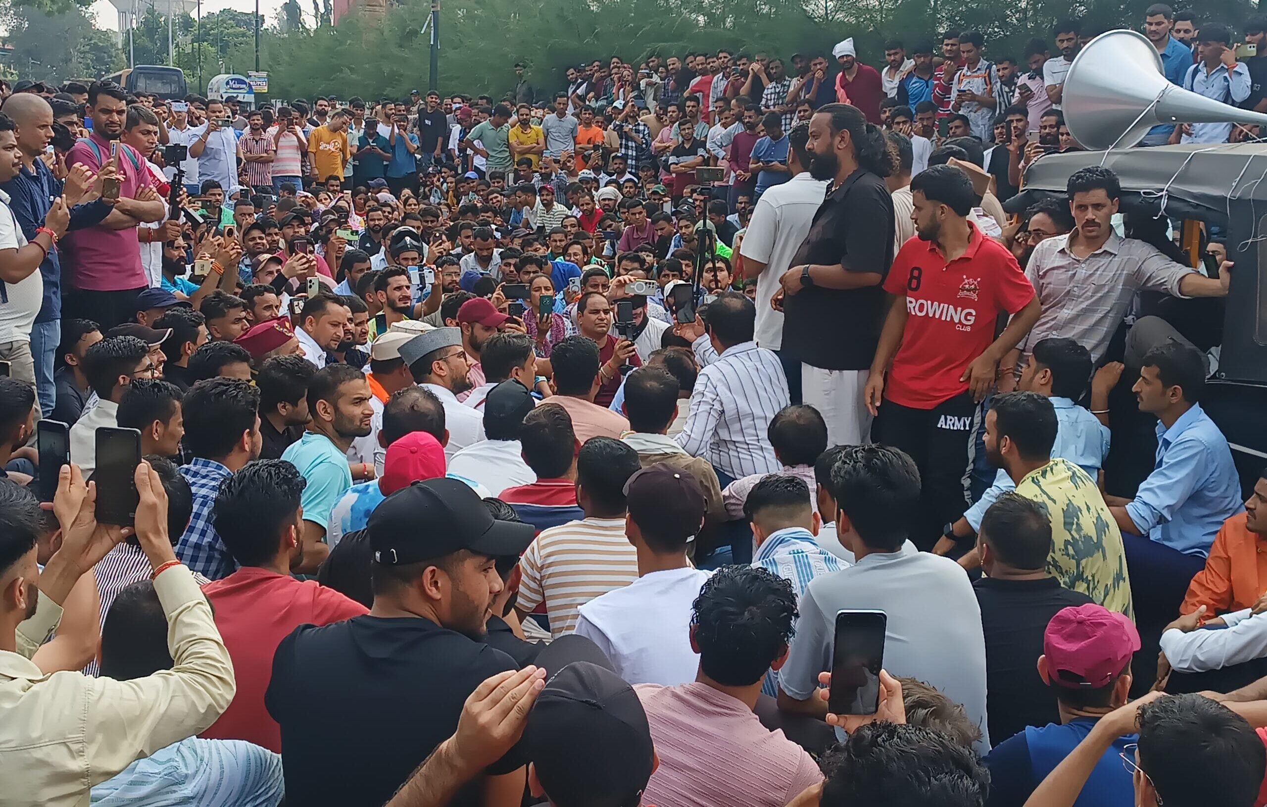 उत्तराखंड पेपर लीक केस: छात्रों ने उठाई CBI जांच की मांग, बॉबी पंवार ने लगाए गंभीर आरोप