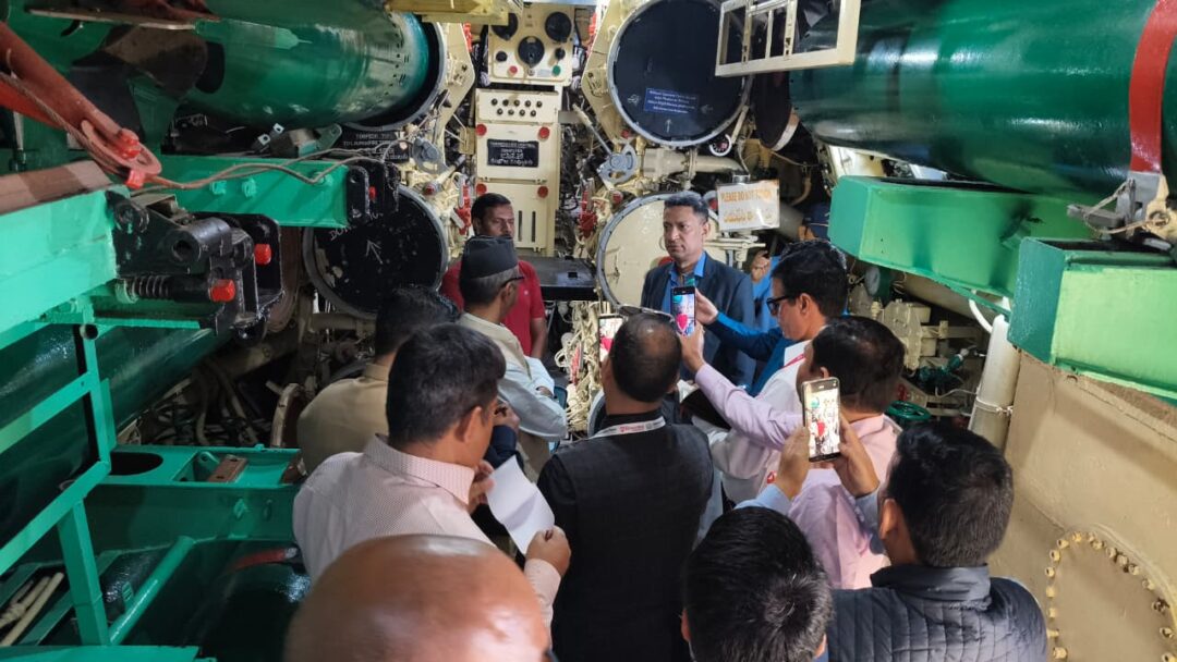 उत्तराखंड के पत्रकारों का टीयू-142 विमान संग्रहालय, विशाखापत्तनम में भ्रमण