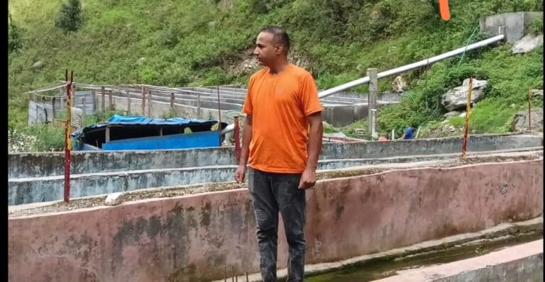 रुद्रप्रयाग- शहर की नौकरी छोड़ गांव लौटे दिनेश सिंह चौधरी
