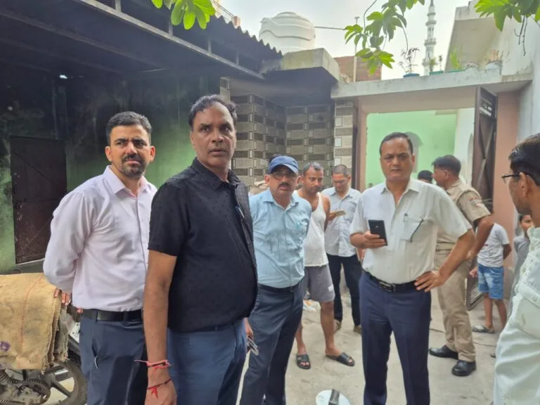 हरिद्वार: लक्सर में अवैध मावा निर्माण इकाइयों पर छापा, दो प्रतिष्ठान सील, न्यायालय में वाद की तैयारी